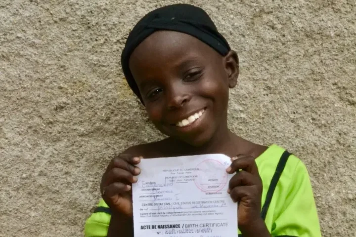 Mariam qui a pu bénéficier grâce à l'AFENC d'un acte de naissance et de ressources pour aller à l'école